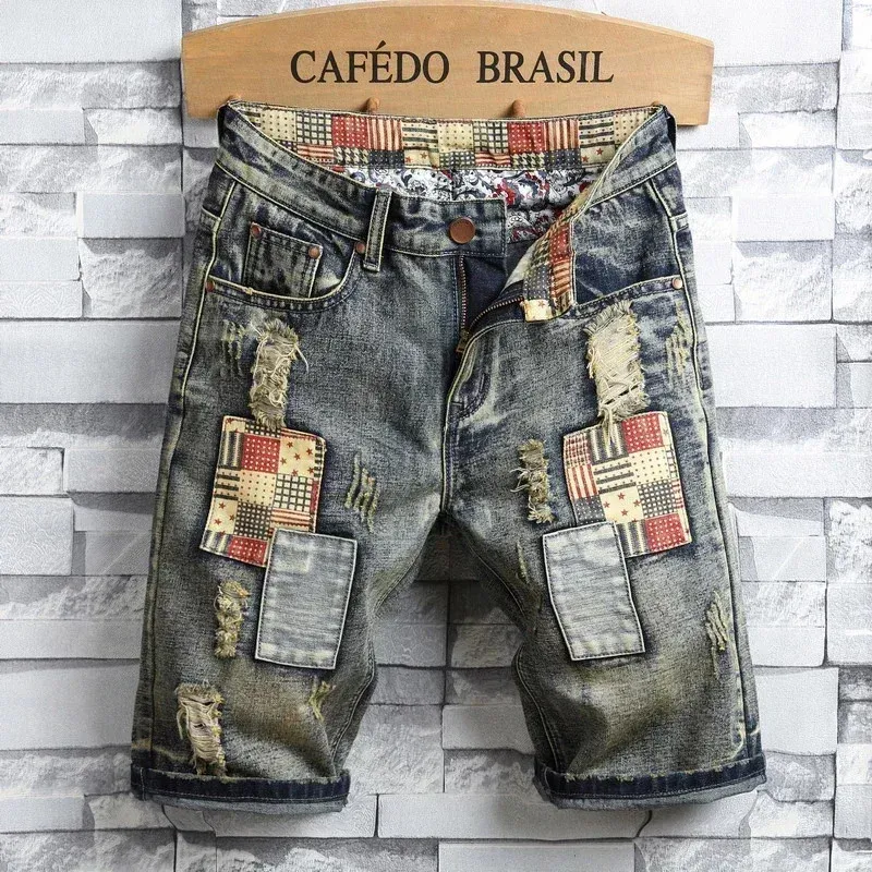 Zgrane krótkie dżinsy mężczyźni Vintage Denim Shorts Prosta dziura Plama Plaid Hip Hop Fashion Długość Kolan Pants Streetwear 240327