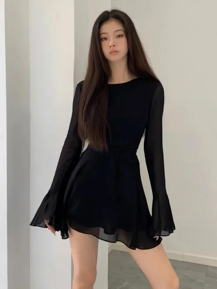 Houzhou Backless Black Dress Women Elegant Back Out Lace-Up Long Sleeve Mesh Patchwork 섹시한 슬림 주름 미니 드레스 파티 240311