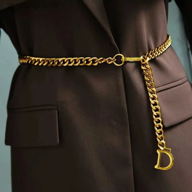 Ceintures de chaîne de taille Internet célébrité chaîne de taille en or accessoires femmes décoration de ceinture de chaîne en D avec robe costume chaîne de pantalon en métal Y240329