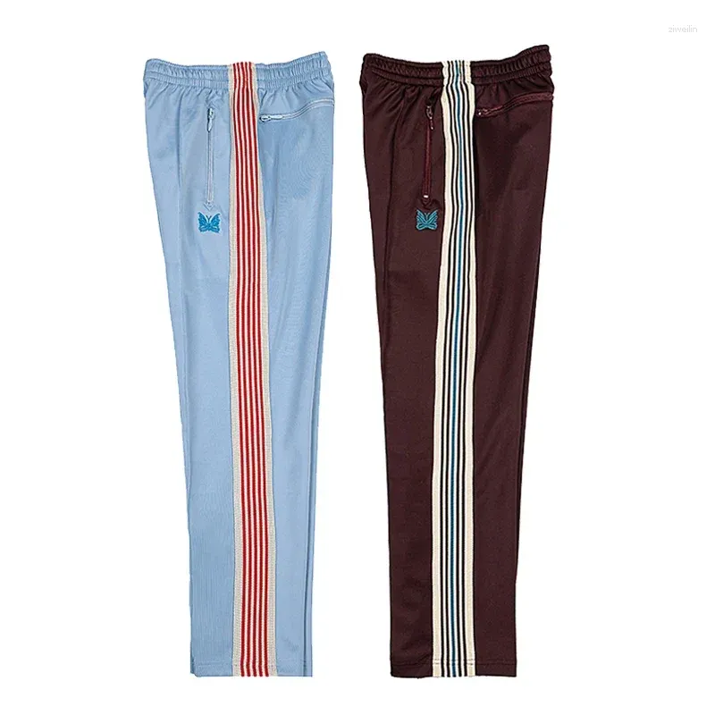 Pantaloni da uomo Versione superiore Needles Track Uomo Donna Pantaloni in poliestere liscio con farfalla Logo a righe lavorate a maglia Pantaloni Hip Hop