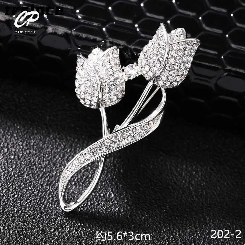 Pins Broches High-end broche Strass tulp bloem broche anti-glare pak broche kraag pin kleding Y240329