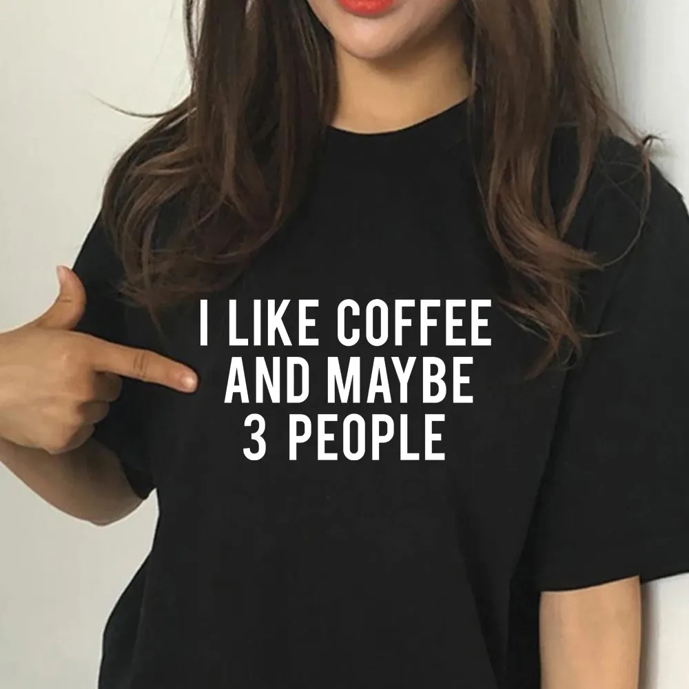 T-shirt en coton avec lettres imprimées, drôle, j'aime le café et peut-être 3 personnes, pour amoureux, t-shirts graphiques, hauts d'été hipster 240329