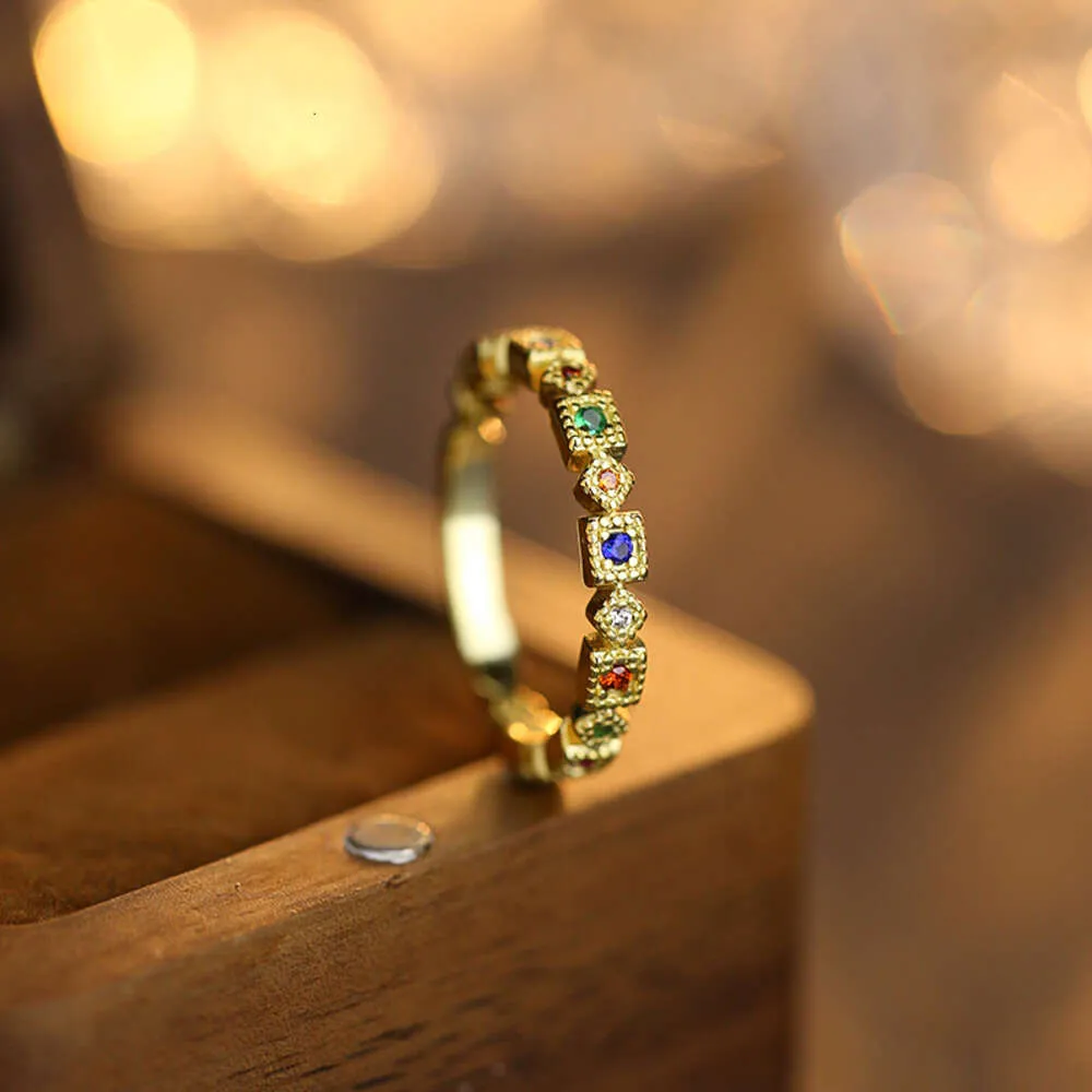 French Women's Light Luxury Diamond Colorful Diamond Small ed Elegante Anello di dito del dito S Pure Silver Handpiece