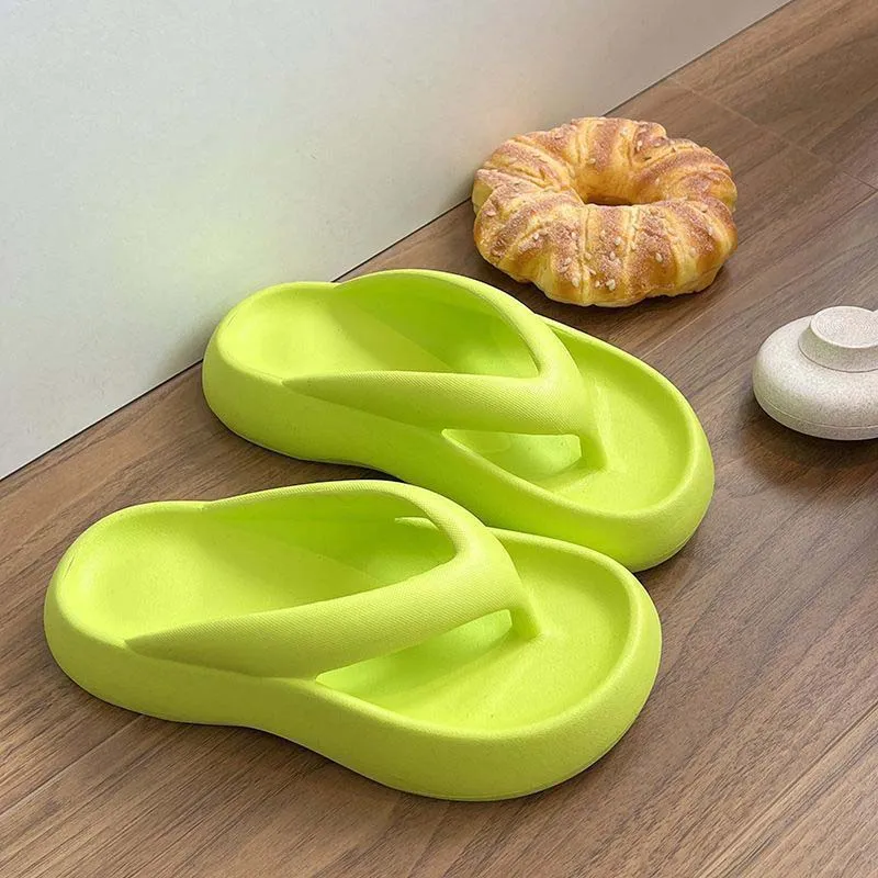 Kapty Designer Platforma Luksusowy sandał Flip Flip Flop Man Man Slipper Eva Grube Kapcie do damskiej odzieży wierzchniej Anti Slip Sandały na plażę