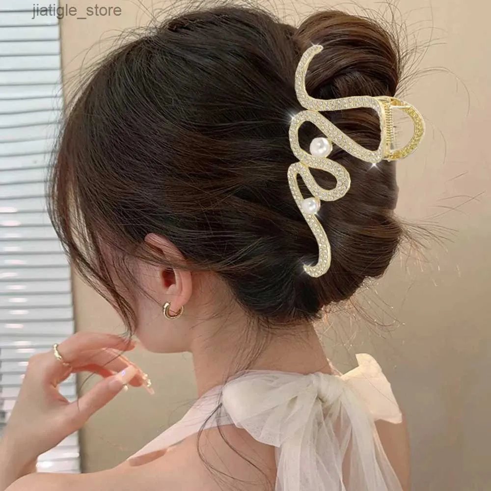 Hair Clips Irregular Pearl Punk Style Hair Claw Women Metal Hair Crabs Hair Accessories Girls Korean Hairpin Ponytail Fashion Hair Clip Y240329