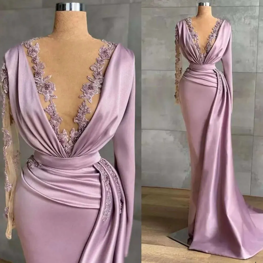 Eleganckie satynowe sukienki wieczorne syreny z długimi rękawami głębokie V Nakień koronkowy aplikacja na imprezę balową Arabski Aso Ebi Ruched Sieked Train Robe de Soiree