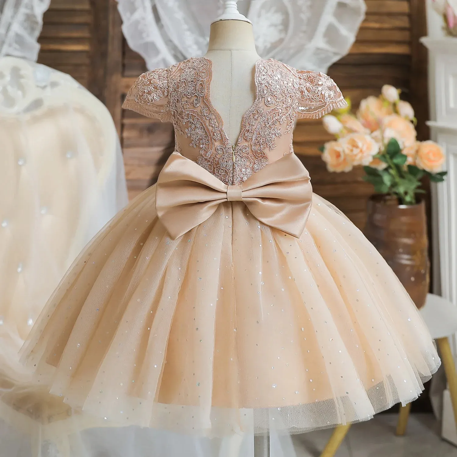 Småbarn Girls 1st Birthday Party Dresses Cute Bow Kids Princess Lace Tulle Kort klänning Blomma för bröllop 15 år 240318