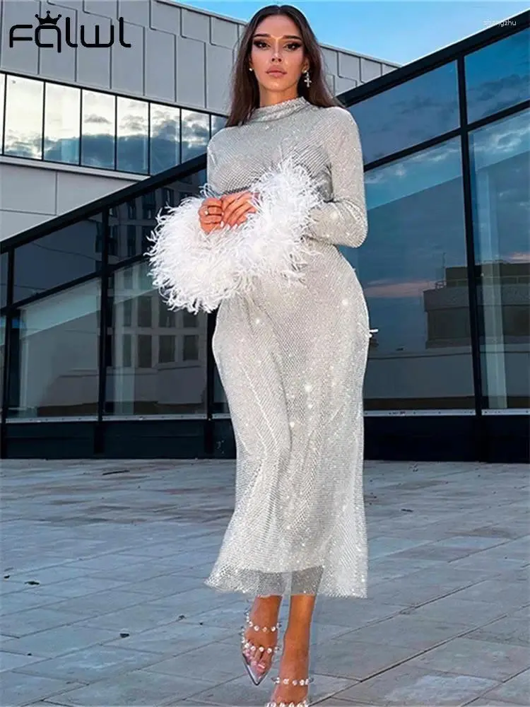 Sukienki swobodne Habbris White Sparkling Bodycon Long Sukienka Luksusowa impreza dla kobiet 2024 Elegancko pióra Mankiet Maxi Fashion Ins Prom