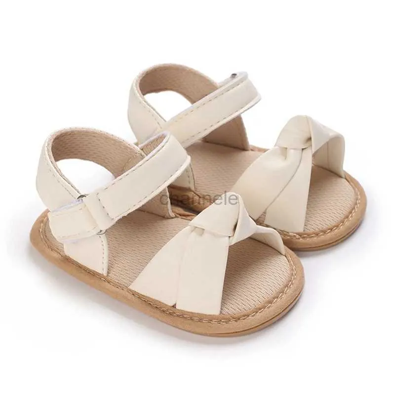 Sandaler Summer Baby Shoes Soft Sole Stylish Sandals Spädbarn Tiny Feet Baby Girls First Walkers Bedårande bekväma skor 0-18 Månter 240329