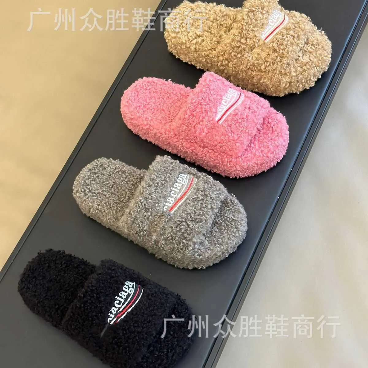 Edición High b Family Pantuflas de piel con parte inferior gruesa para mujer Cordero y bordado plano Matsuke de una pieza