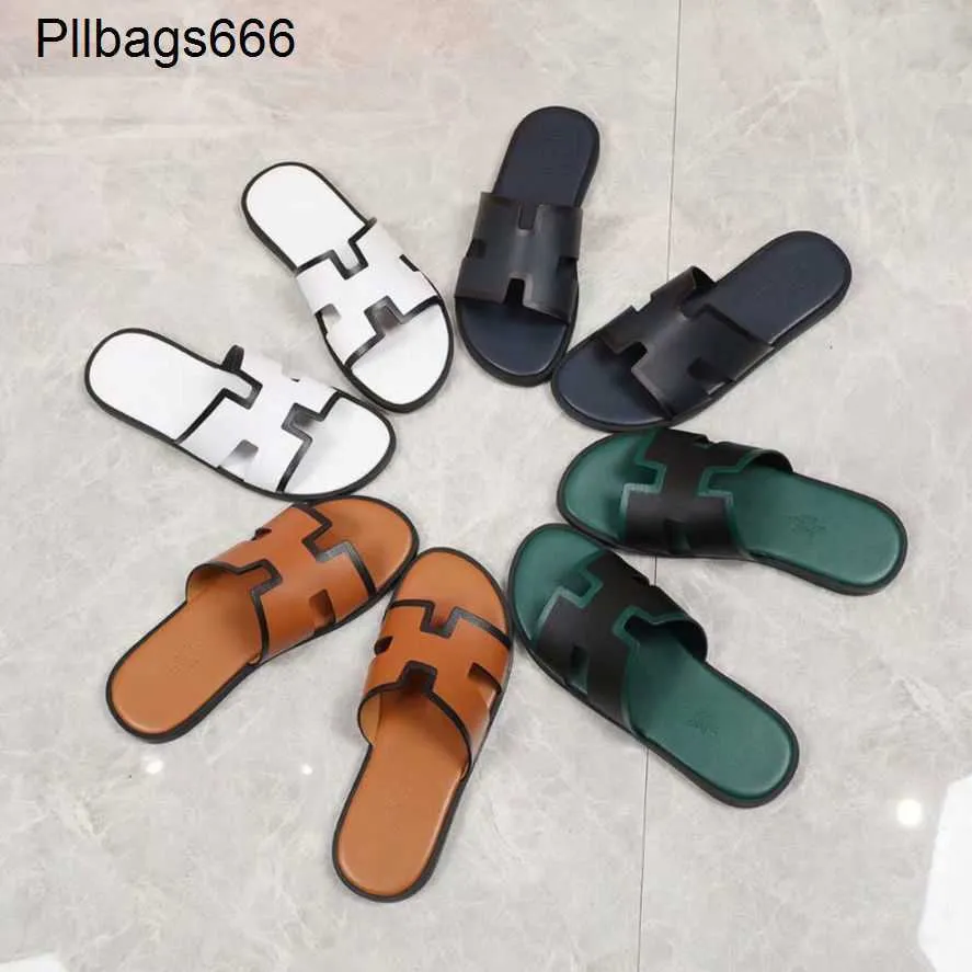 Zapatillas para hombre Sandalias de diseñador 2024 Nueva tendencia de cuero europea para hombre Chanclas antideslizantes de playa transpirables Estilo versátil personalizado con logotipo