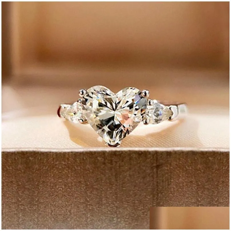 Solitaire yüzüğü zarif aşk kalp şekli açık kübik zirkonia taş klasik elmas düğün jewerly damla teslimat takı dhvoc için