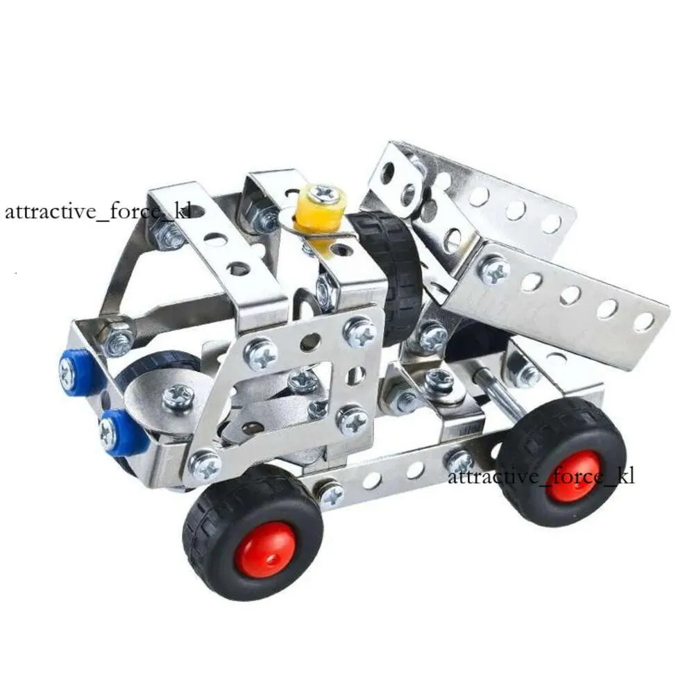 CNC Factory Sales Metal Splicing Toy Car après l'épissage, il sera utilisé pour accrocher les choses à l'extérieur