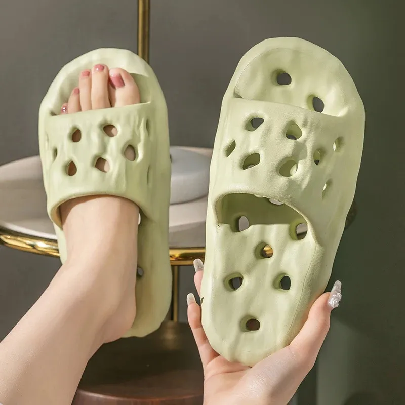 Dusche Hausschuhe Frauen Rutschen Badezimmer Rutschfeste Innen Haus Dicken Boden Loch Flip-Flops QuickDrying Slipper Männer 240328