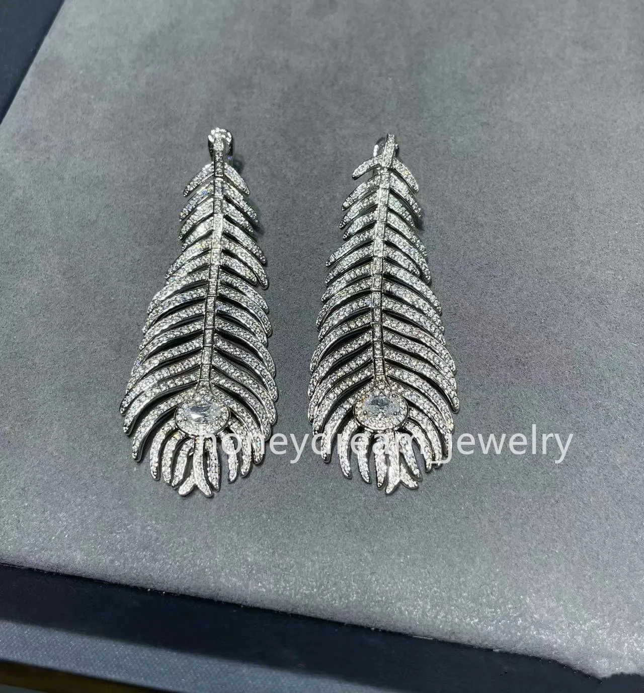 Boucle d'oreille en argent Plume de paon plumes de paon logo de créateur luxe bijoux fins diamant pavé chevalière anneaux de mariage pour couple créatif grand anneau