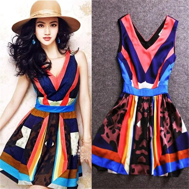 Casual Dresses 2024 Summer Women's Fashion Star Same Stripe Contrast Print Holiday Slim Beach Dress Sexy V-neck Skirt