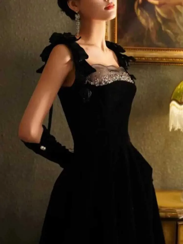 Black Audrey Hepburn Satin A-Line Ankle-Length Evening Dress with V-Neck and Beading Decoration from Dhgate Urban Sexy Dresses - price 146.26 Black Audrey Hepburn Satin A-Line Ankle-Length Evening Dress with V-Neck and Beading Decoration from Dhgate Urban Sexy Dresses - price 146.26