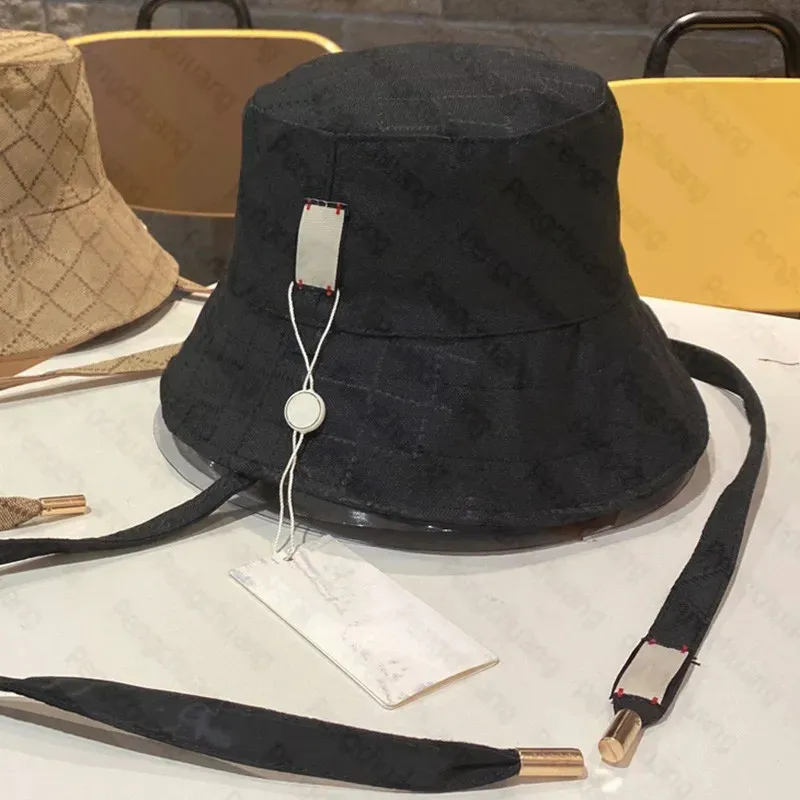 Tersinir tasarımcı kova şapkaları unisex güneş şapka kahverengi metal mektup kayış moda güneş kemikli yürüyüş kapakları casquette erkek kadın