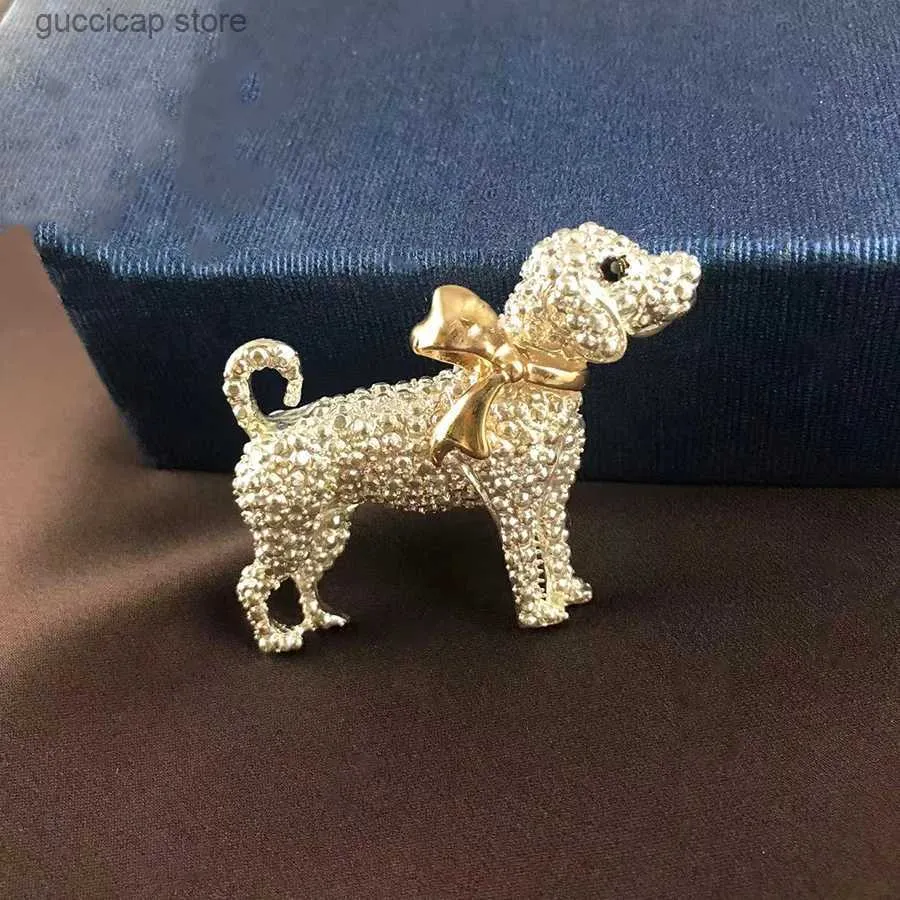 Broches broches 2022 nouvelle série de cadeaux de noël de haute qualité plaqué argent mignon amusant broche chien chanceux Y240329