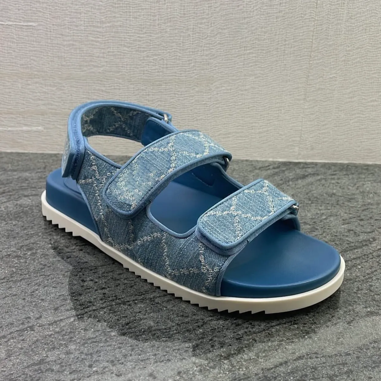 2024 Designer pappa sandaler kvinnor ny blå svart cowboy sandal kalv läder casual skor quiltad plattform sommar strand gummi ensam pappor 35-40