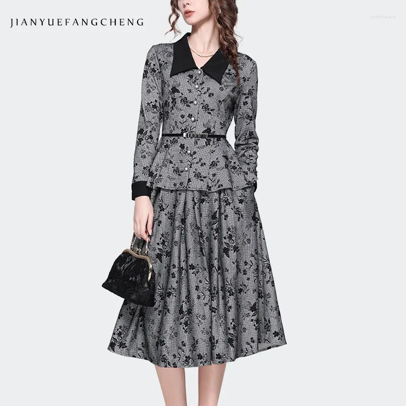 Arbetsklänningar 2024 Spring Women '2 stycken Set grå blommig stickad jacka en linje veckad kjol vintage casual kvinnliga kläder