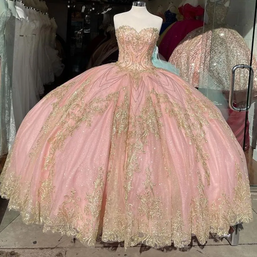 Blush med guld accent quinceanera klänningar älskling snörning korsett topp puffy ruffles kjol prinsessan vestidos de quincea era256f