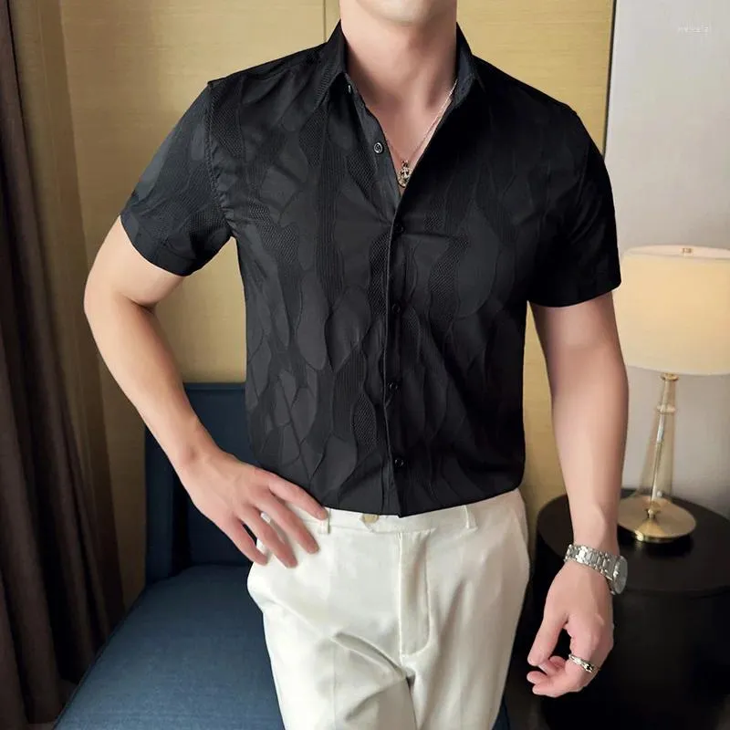 Mäns avslappnade skjortor högkvalitativ kort ärmskjorta 2024 Summer Slim Fit Business Dress Social Party Tuxedo Blus Men kläder