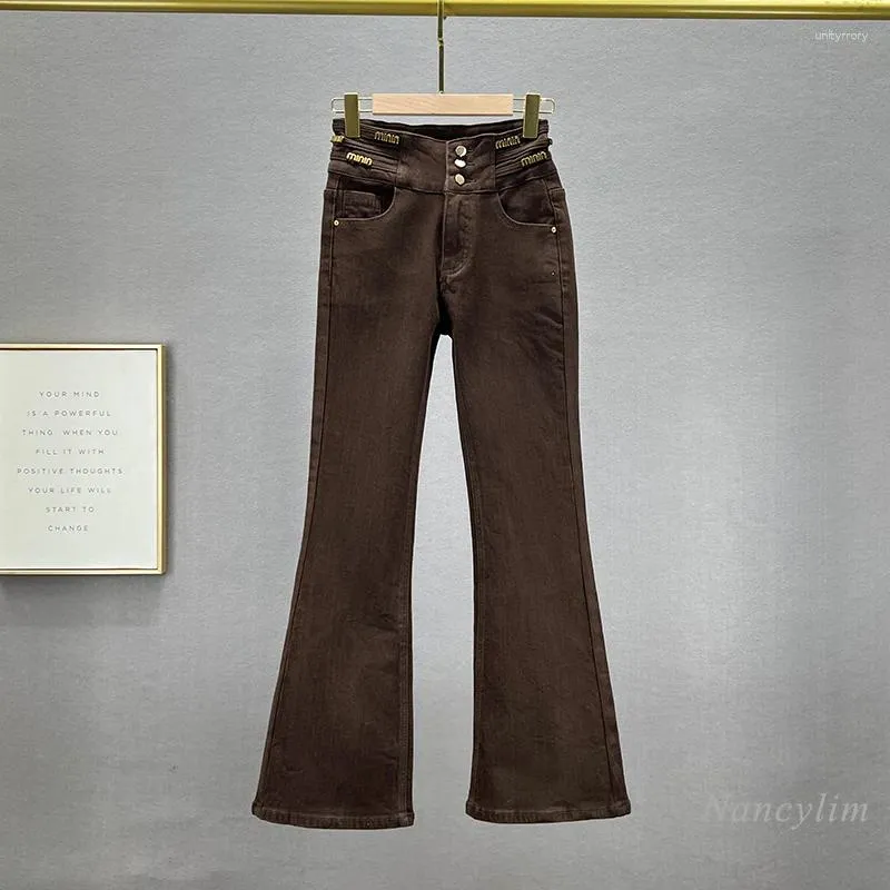 Jeans da donna in velluto sottile per le donne pantaloni a zampa d'elefante 2024 pantaloni invernali elasticizzati a vita alta dimagranti europei marrone scuro Mop