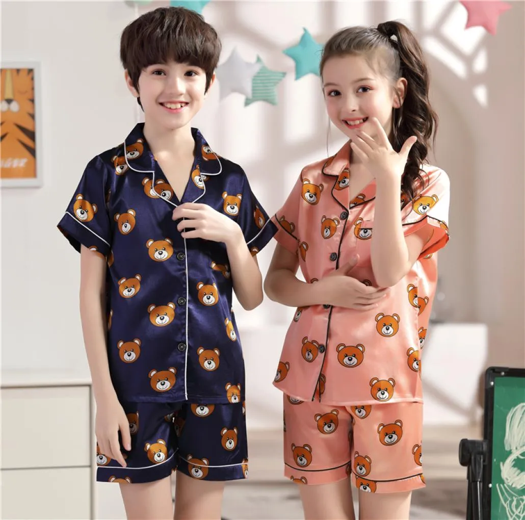 2019 nova lapela impressa seda manga curta pijamas conjunto meninas urso dos desenhos animados kids039s casa wear criança menino pijamas para kid7751994