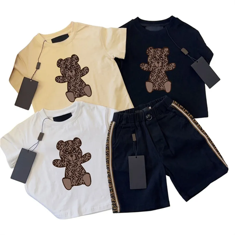 småbarn t shirt barn kläder barn set pojkar designer set 1-15 åldrar tjej pojke t shirt lyx sommar shorts hylsa med bokstäver taggar klassisk svart vit Q13