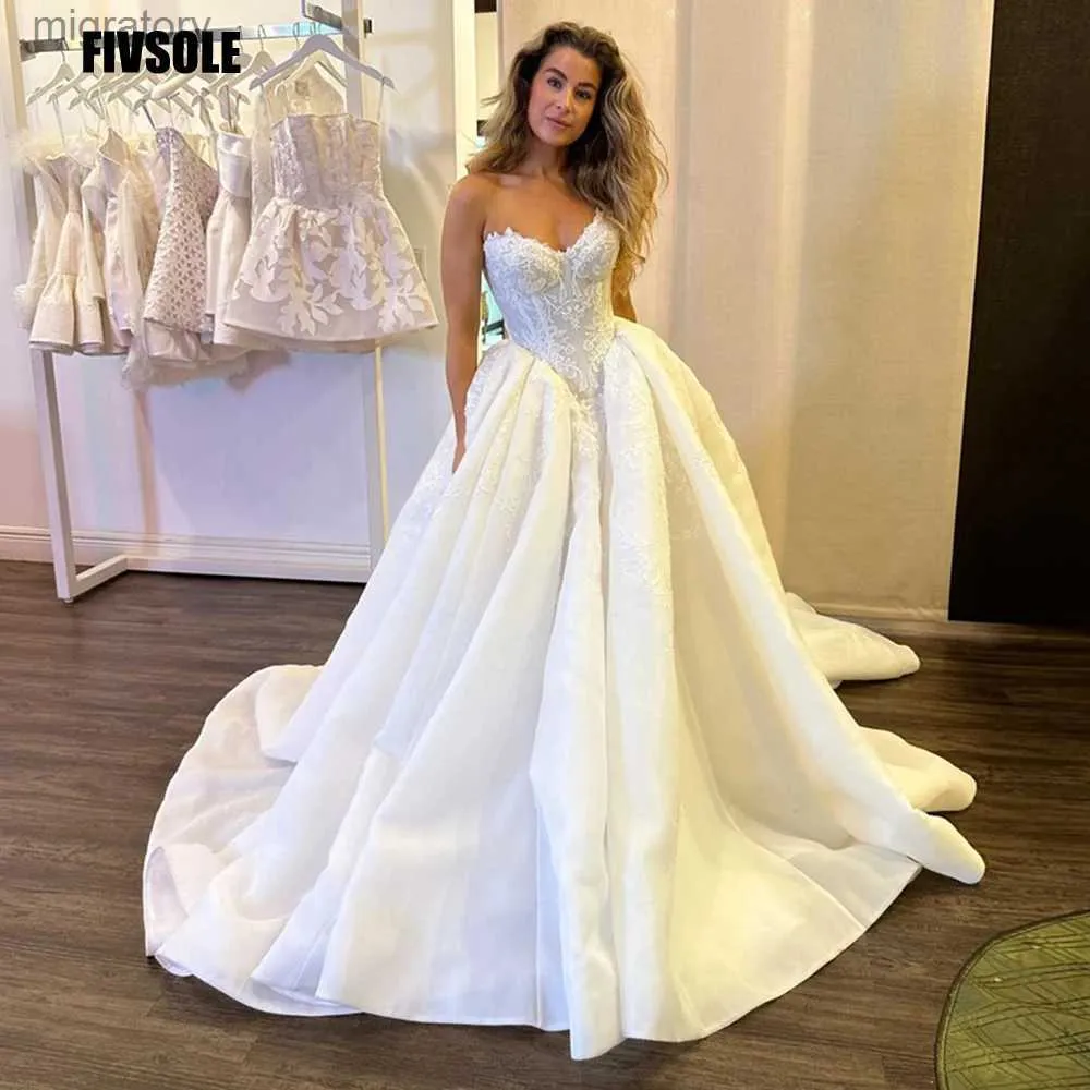 Robes sexy urbaines Fivsole robe de bal de mariage élégant satin froncé mariée chérie dentelle appliques balayage train robes de novia yq240329