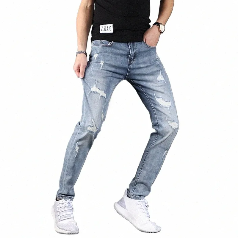 summer Men's Ripped Jeans Fi Light Blue Slim Fit Pencil Pants Korean Style Streetwear Hole Denim Trousers c9YS#