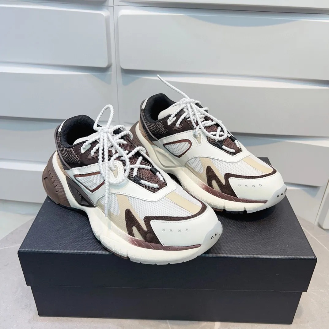 2024 Nya designer skor chunky sneakers basket skor hög kvalitet skor ben casual skor spår män kvinnor som kör svart vitt läder spetsskelett bröd am sko