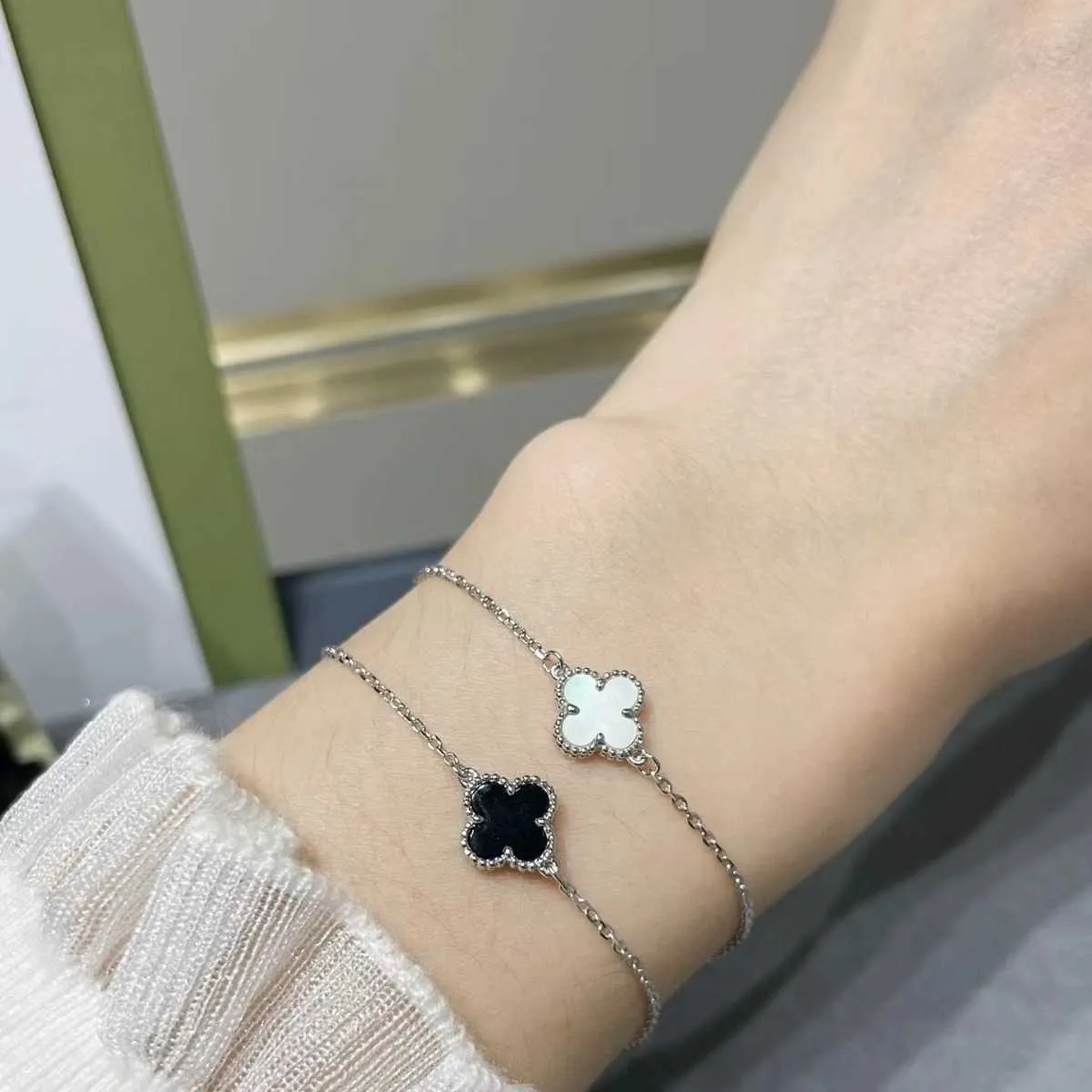 Brand Fashion Van Version haute vendant S925 Sterling Silver Clover Black Agate Non FADing Light Luxury Quality Bracelet Bijoux avec logo