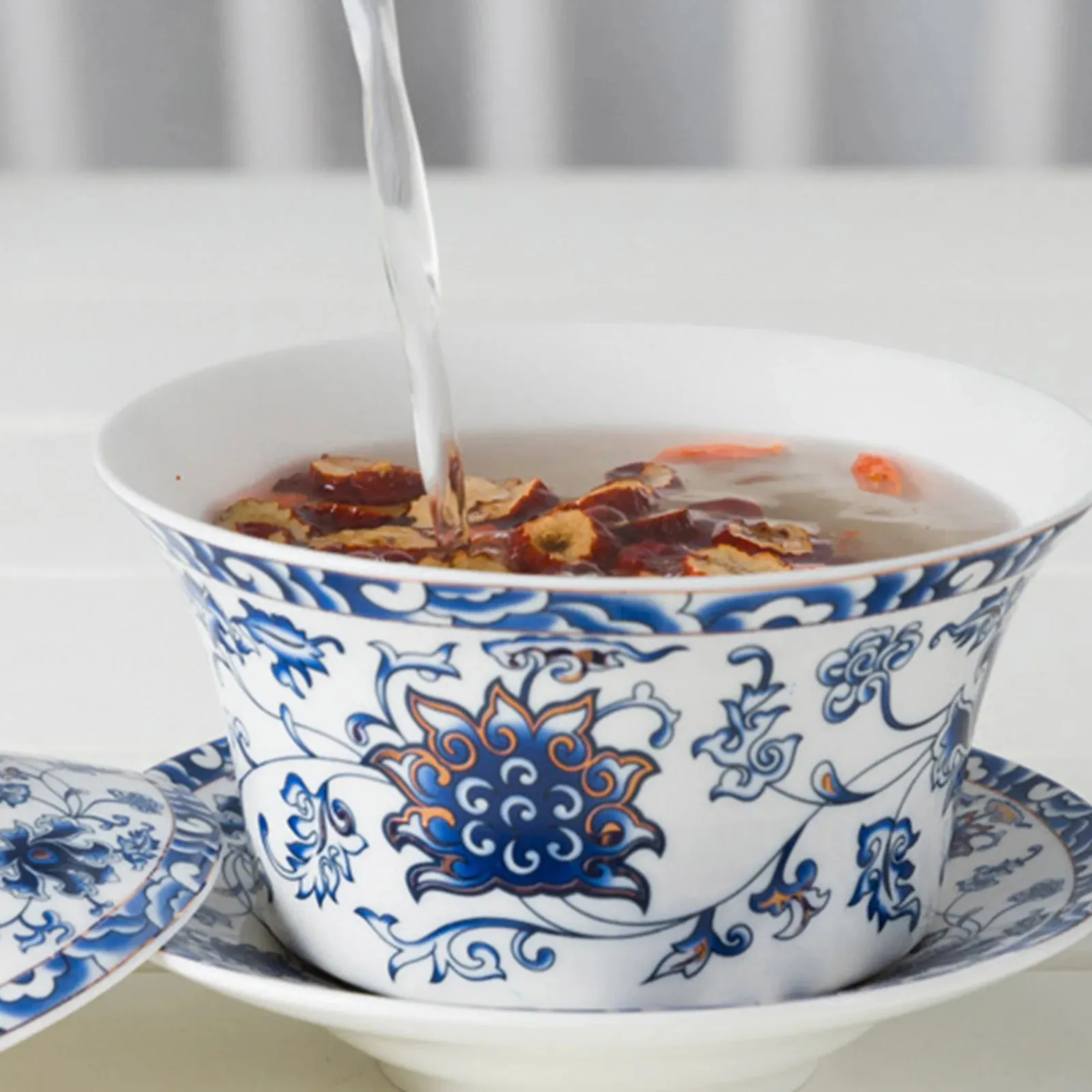 Традиционный чайный сервиз Гайвань, 200 мл, с фарфоровой чашкой, блюдцем и крышкой, великолепным цветочным узором, чайный сервиз кунг-фу, портативная чайная посуда 240328