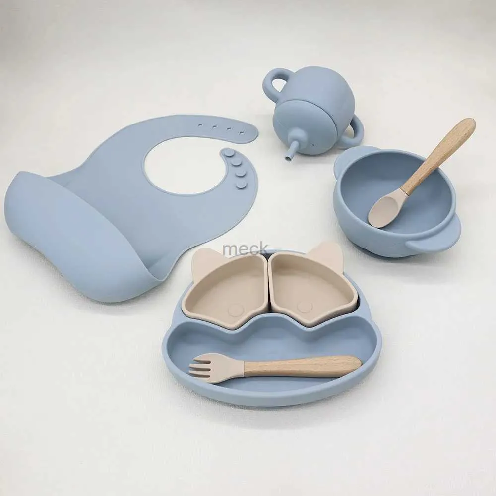 Tasses Vaisselle Ustensiles 8PCS Ensemble d'alimentation pour bébé Bol à ventouse sans BPA Assiette amovible Manche en bois Cuillère Fourchette Bavoirs en silicone Vaisselle pour enfants 240329