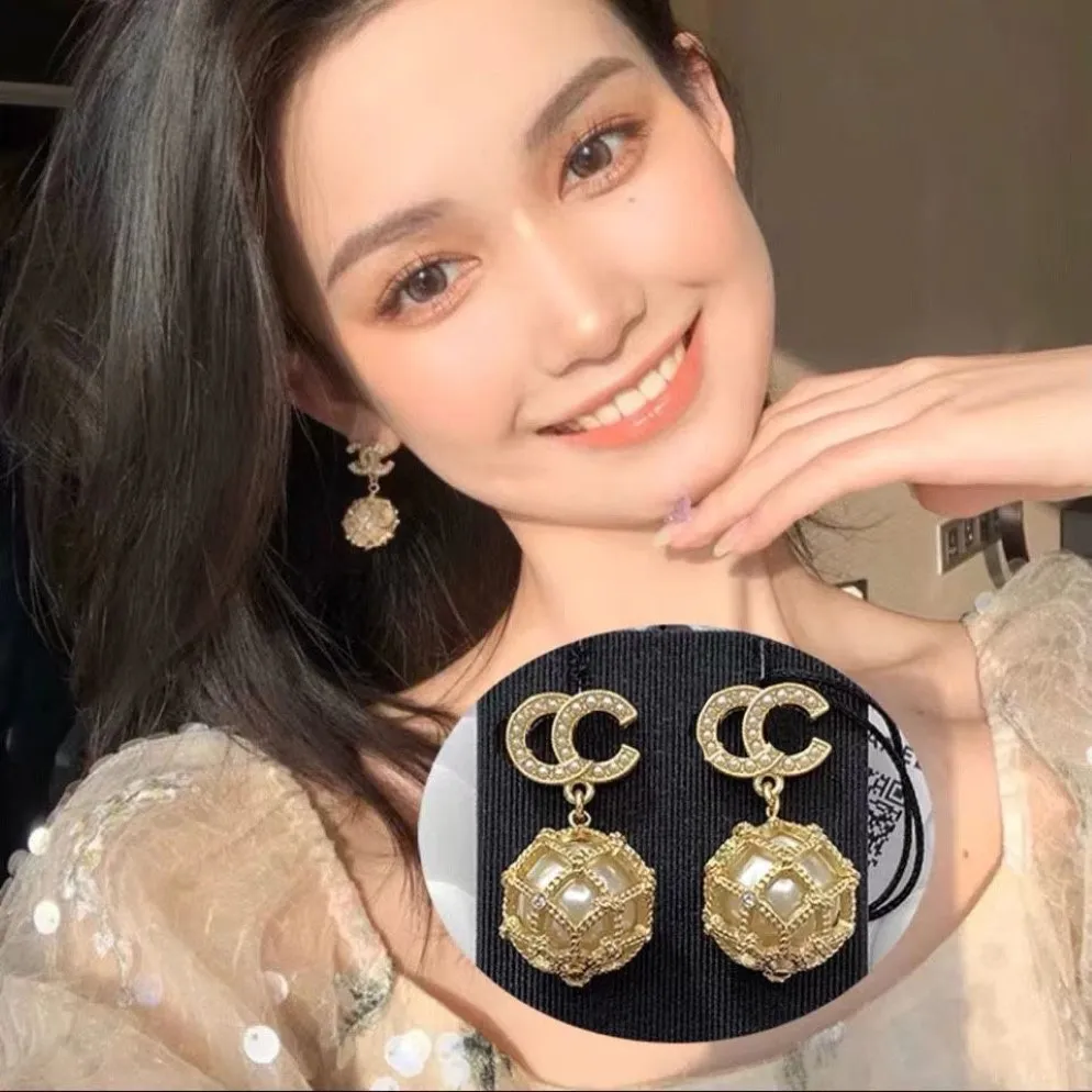 Luxuriöse Perlenohrringe mit Diamantbesatz Charm-Ohrring in Designerqualität High-End-Luxusdesign-Accessoires Ausgewählte Familiengeschenke für Paare 242b