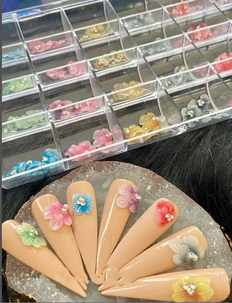 Rideaux 120 fleur acrylique 3d pour breloques d'ongles en acrylique 24 couleurs ornements d'ongles en acrylique 120 pièces boîte à ongles de fleur en acrylique breloques d'ongles 3d.2121