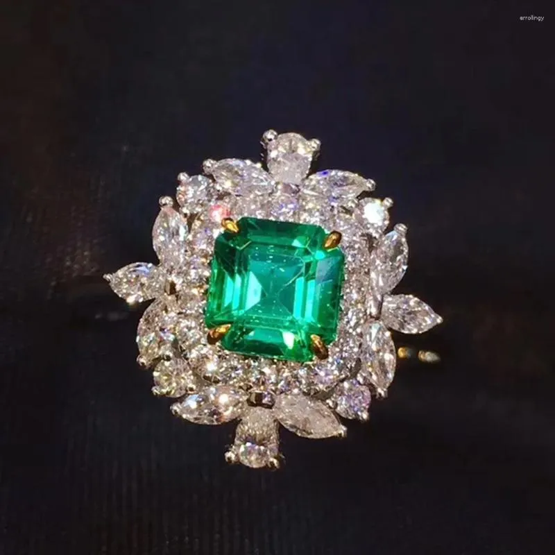 Anelli a grappolo Vintage Luxury Princess Square Cristallo verde Smeraldo Pietre preziose Diamanti per le donne Accessorio bijoux in oro 18 carati