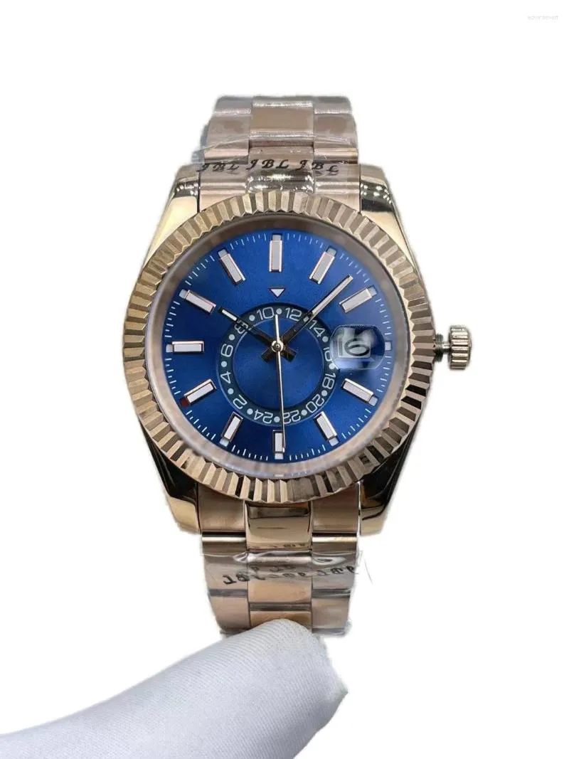 Armbandsur "Blue Dial 42mm Calendar Watch for Men: Gold Strap Mechanical Movement"