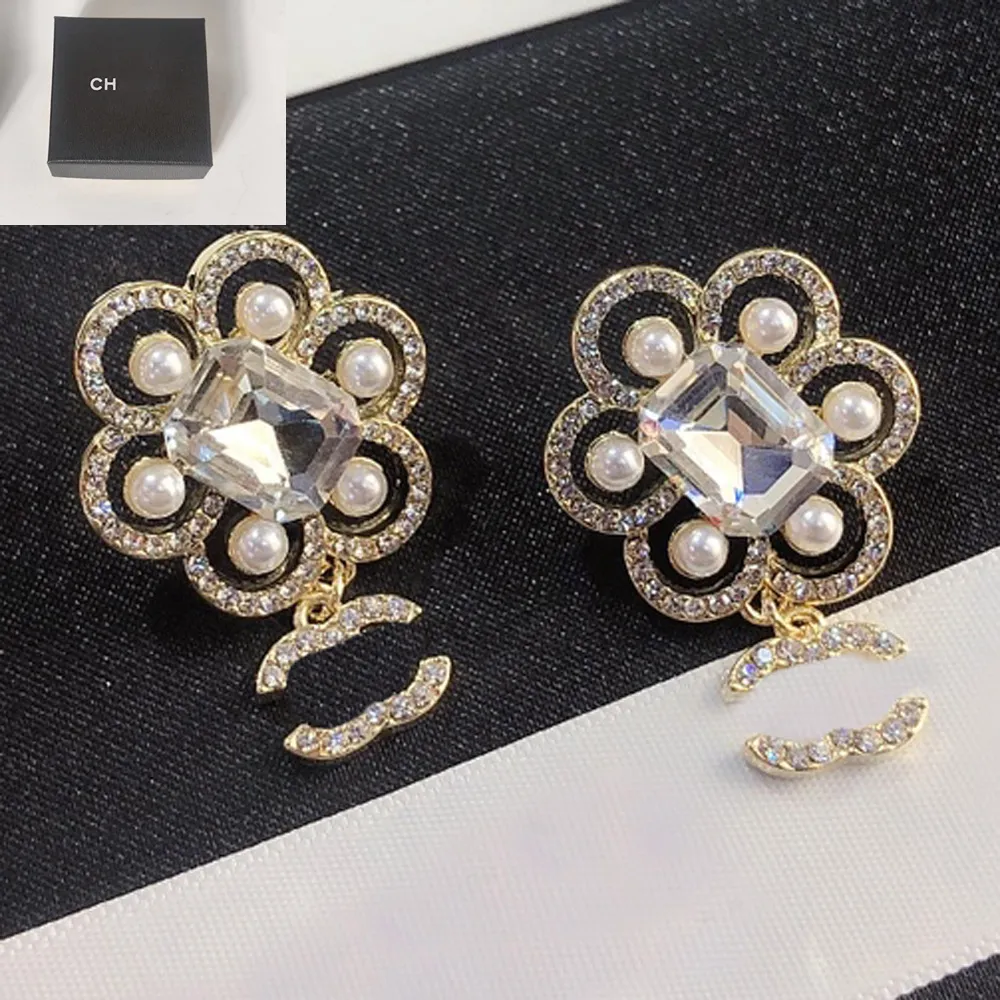 Classiques Fleur Perle Boucles D'oreilles Designer Lettre Goujons Perle Diamant Boucle D'oreille Marque Stud Bijoux 925 Argent Hommes Femmes Bijoux De Mariage Cadeaux D'anniversaire avec Boîte