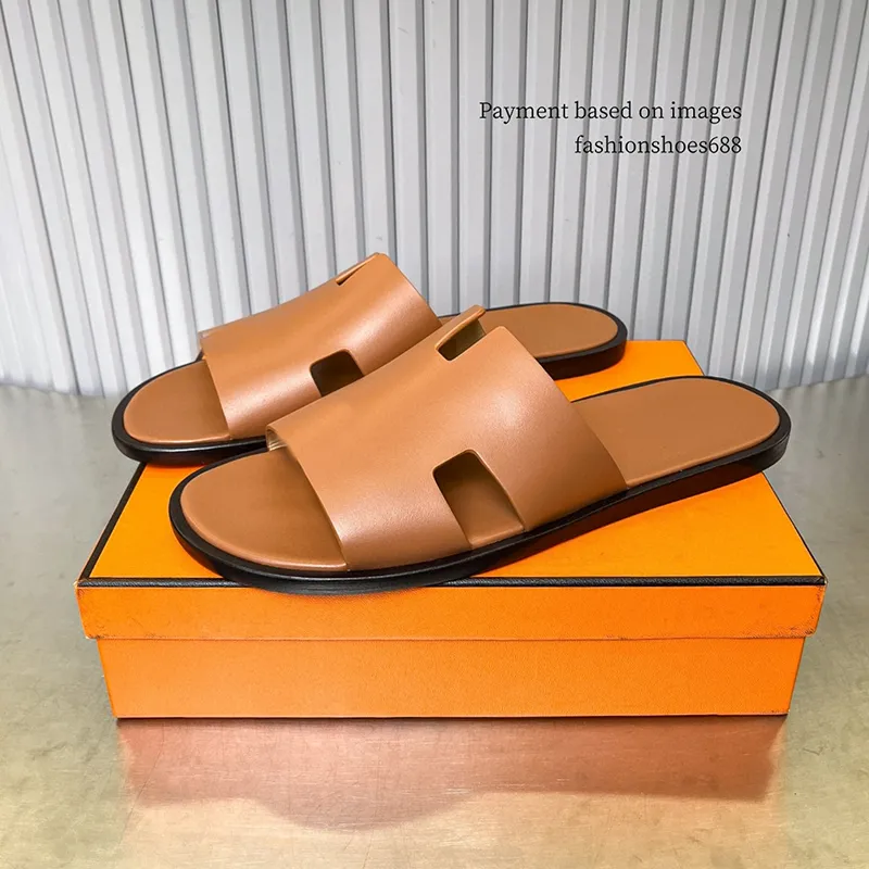 2024 braune schwarze Lederfarbe Blockierer Herren Hausschuhe Sommer flacher Boden bequeme Einsatzleitschetten luxuriöses Gefühl Designer Neue Sandalen Größen 39-48 +Box