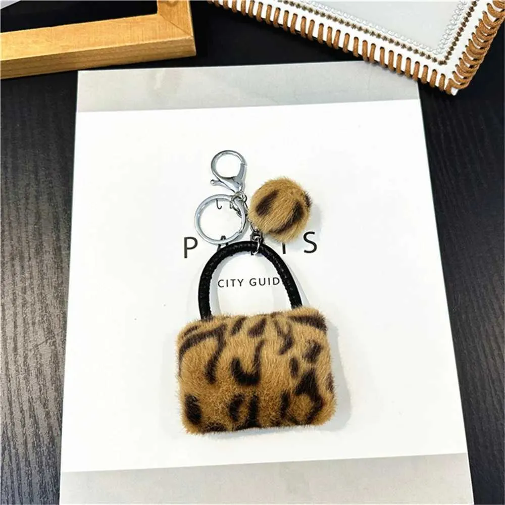 Keychains Lanyards Plush Leopard Pattern Wallet Keychain Womens Cartoon Coin Wallet with Keychain Mini Earphone Bag Decorative Gift J240330