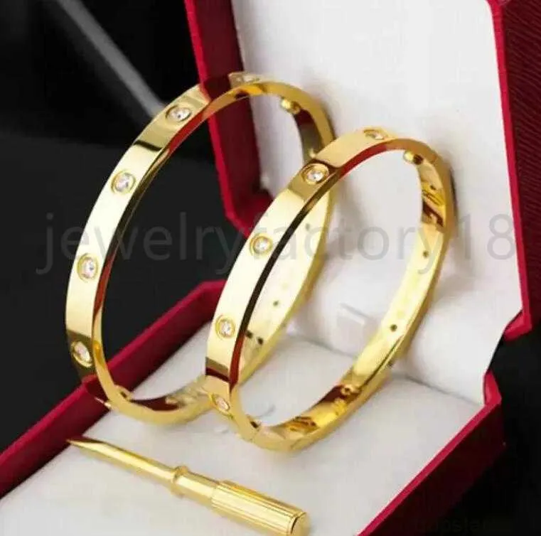 Bracciale a vite di design Moda Gioielli di lusso Bracciale alla moda Placcato in oro 18 carati Acciaio al titanio Diamante per donna Uomo Bracciali per unghie Gioielli in argento firmato MJEV