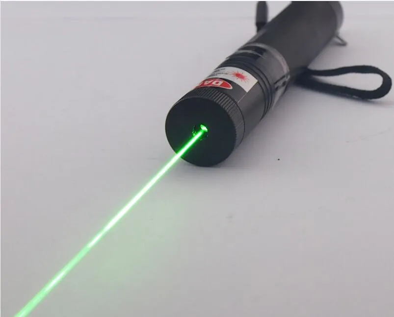 Jagd 10000M 532nm 5mW Grüner Laserpointer Anblick SD 301 Zeiger Hochleistungsfähiger, einstellbarer Fokus Rotpunkt-Lazer-Fackelprojektion ohne Batteriestrahl