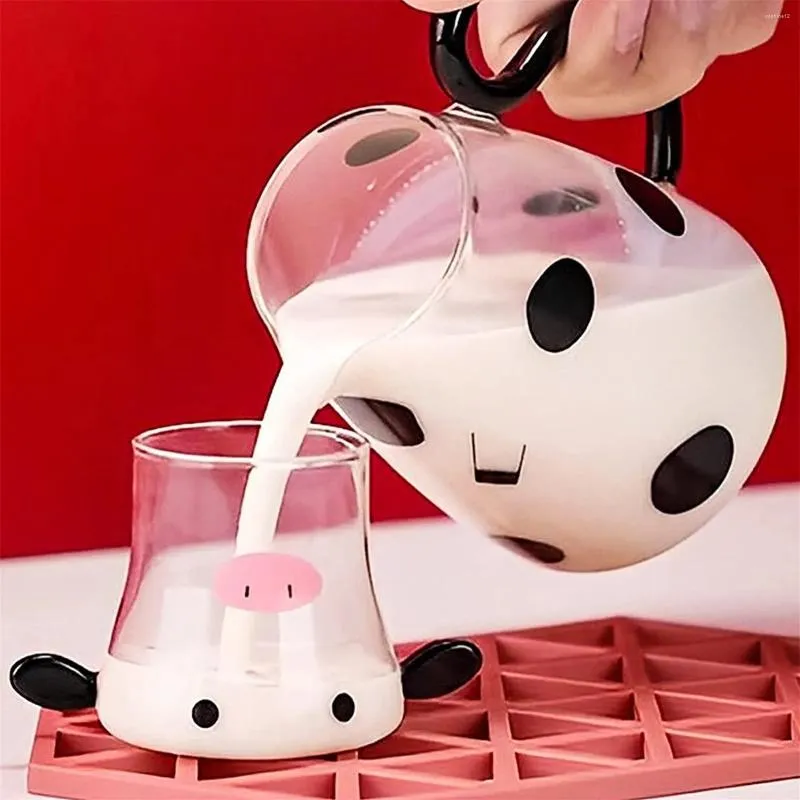 Bicchieri da vino Cartoon Cow Set di bottiglie d'acqua da notte in vetro trasparente con tazze da caffè trasparenti e tazze da latte