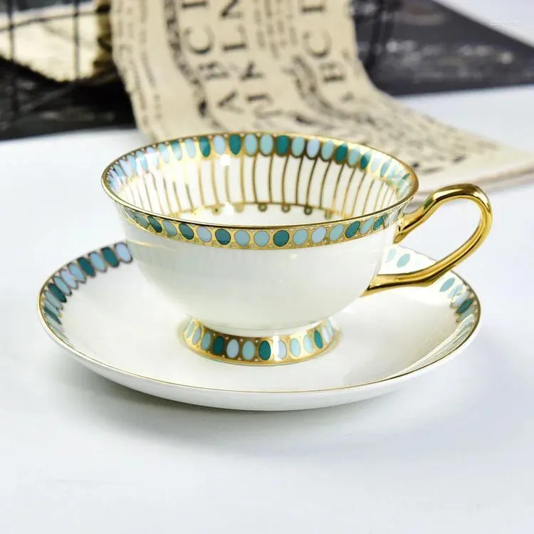 Fincan tabakları Avrupa kahve fincanı seti moda ikindi çay hediyesi kemik porselen plaka