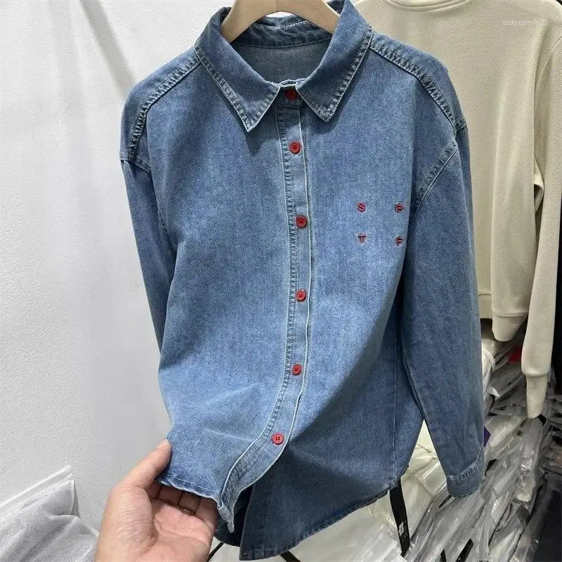 Kvinnors jackor designkänsla brev broderi avslappnad långärmad denim skjorta kvinnlig 2024 tidig vår utländsk stil lös botten toppar