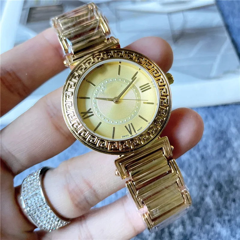Montres-bracelets de créateurs 6PC Montre à quartz délicate avec ensemble de bijoux en forme de coeur pour montres de luxe pour femmes Designer Diamond-Studded Lumineux Rétro Femme Montre