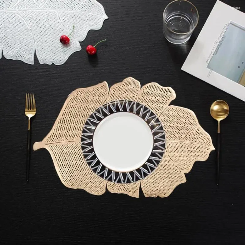 Bord Mattor Modern Decor Banana Leaf Placemat Ställ in värmebeständig icke-halk PVC matskydd Kuddar Oljesäker för dekoration